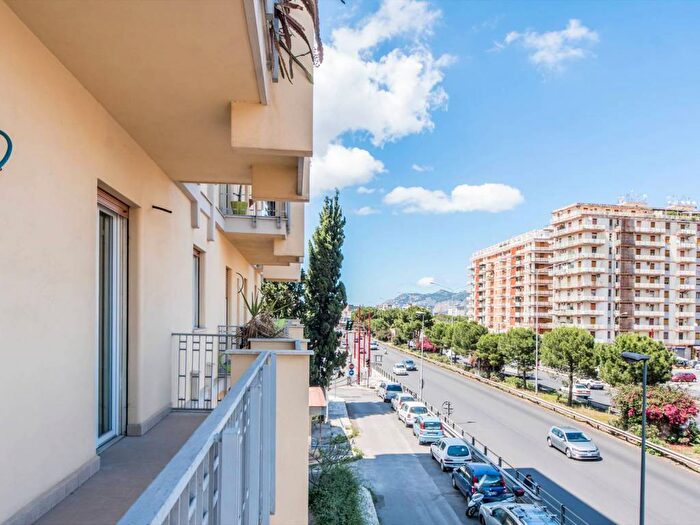 Appartamento con 6 locali in affitto in Viale della Regione Siciliana Nord Ovest, Calatafimi Alta, Palermo