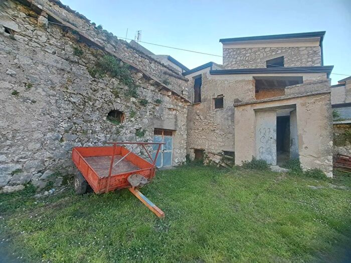 Appartamento con 6 locali in vendita in Sant'Agata De' Goti