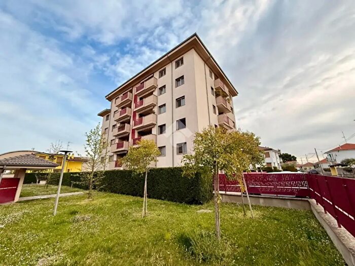 Appartamento monolocale in vendita in Via Giovanni Pascoli, Abbiategrasso