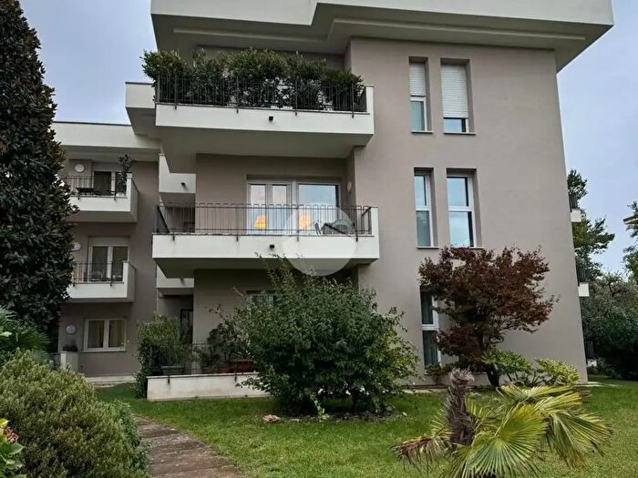 Appartamento trilocale in affitto in Appartamento Viale Cavour, Desenzano Del Garda