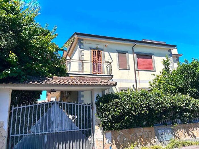 Appartamento quadrilocale in vendita in Via Ciaravolo, Fiumicino