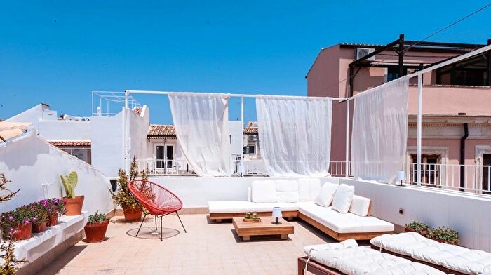 Appartamento con 5 locali in vendita in Via Gemmellaro, Siracusa