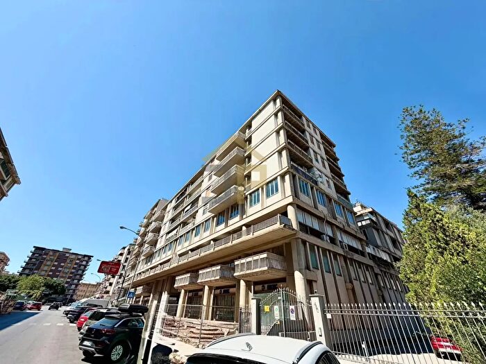Appartamento con 5 locali in vendita in Via Ausonia, Palermo