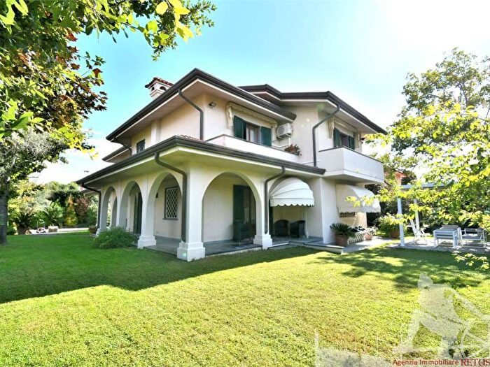 Casa con 6 locali in affitto in Centro, Forte dei Marmi