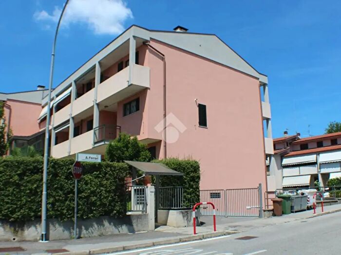 Appartamento trilocale in vendita in Via Ferrari Angelo, Malnate