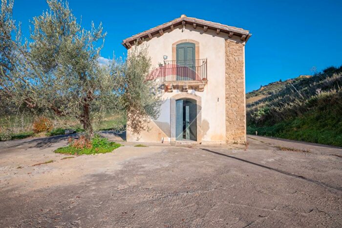 Casa bilocale in vendita in Via Euripide, Caltagirone