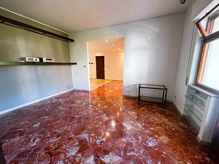 Appartamento con 5 locali in affitto in Via Ausonia, De Gasperi Croce Rossa, Palermo