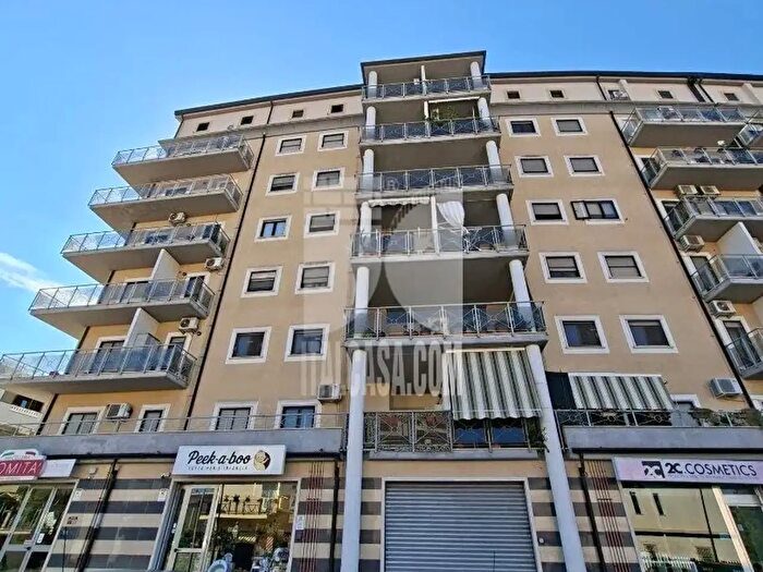 Appartamento trilocale in vendita in Via Unione Europea, Crotone