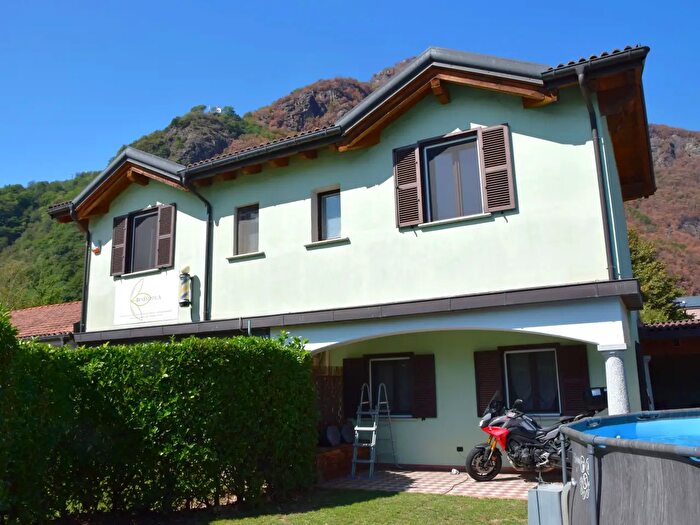 Casa quadrilocale in vendita in Via Martiri dell'Alpe Meccia, Piedimulera
