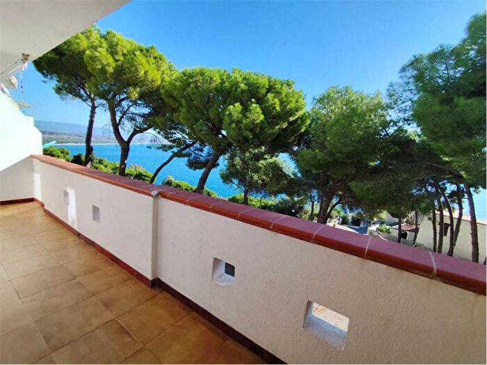 Appartamento bilocale in affitto in Copanello, Stalettì