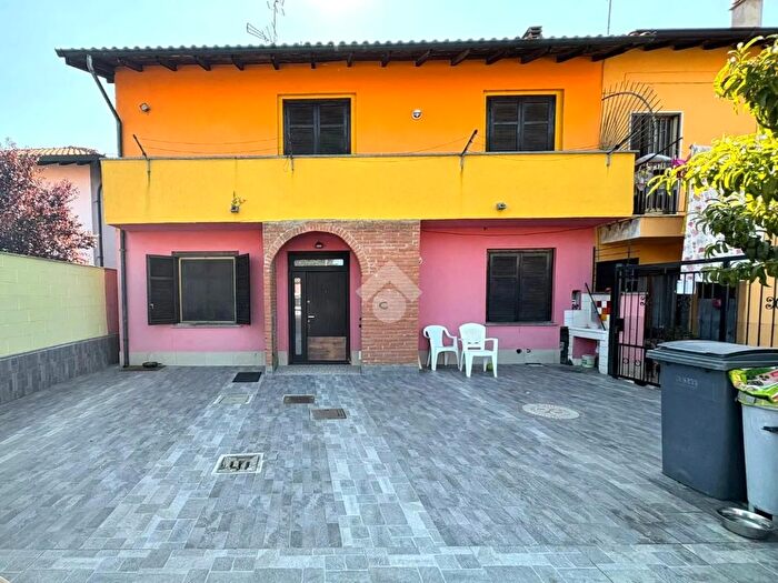 Casa quadrilocale in vendita in Via Gravellona, Vigevano