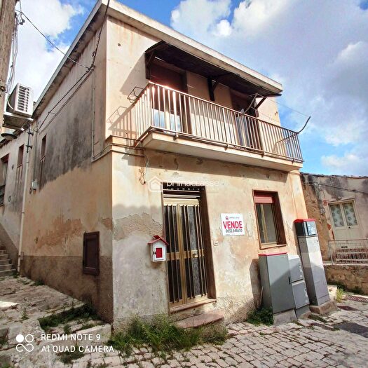 Casa con 6 locali in vendita in Modica