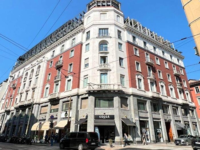 Appartamento quadrilocale in affitto in Corso Magenta, Cadorna Castello, Milano