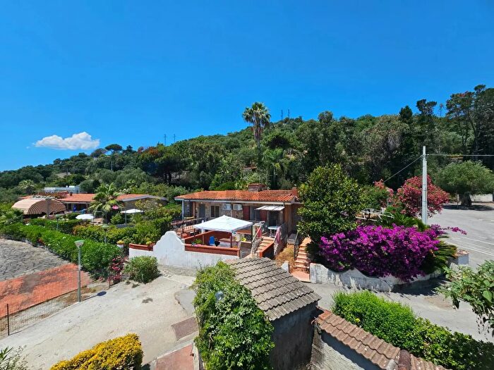 Appartamento con 8 locali in vendita in Ispani