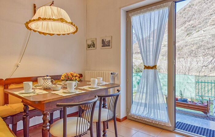 Casa con 14 locali in vendita in Tirano