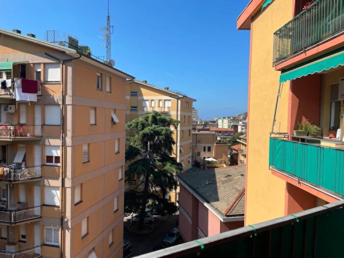 Appartamento trilocale in vendita in Via Vastato Recco, Recco