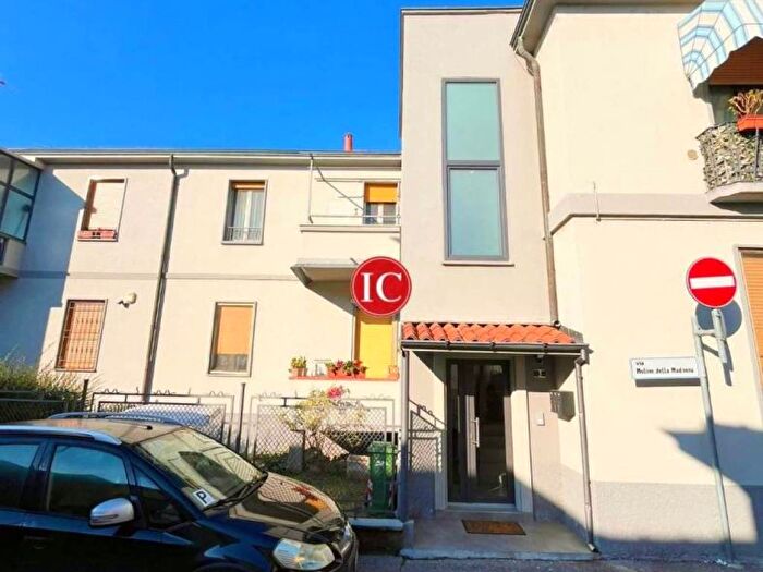 Appartamento trilocale in affitto in Via Molino della Madonna, Città Bassa Laghi, Lodi