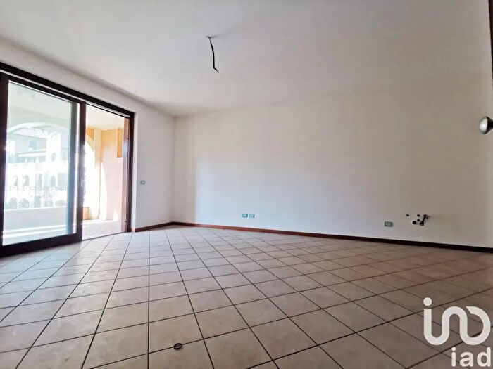 Appartamento trilocale in vendita in Via Lungolago Zanardelli, Toscolano Maderno