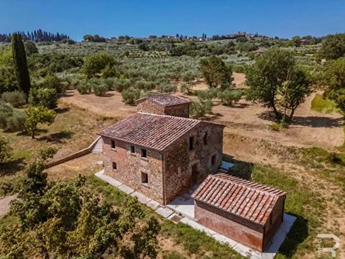Casa con 6 locali in vendita in Via Procacci, Lucignano