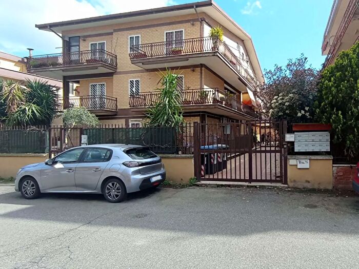Appartamento quadrilocale in vendita in Via Bompietro, Roma