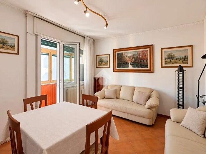 Appartamento trilocale in vendita in Via Passo Rolle, Venezia