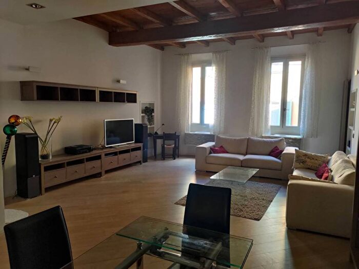 Appartamento trilocale in affitto in Via de Gombruti, Centro Storico, Bologna