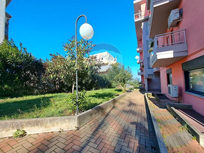 Appartamento con 6 locali in vendita in Via Nazionale, Castel Frentano