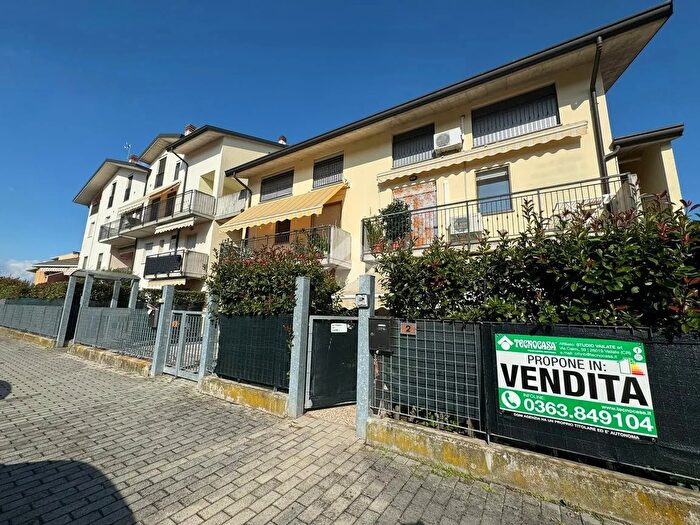 Appartamento trilocale in vendita in Via Firenze, Calvenzano