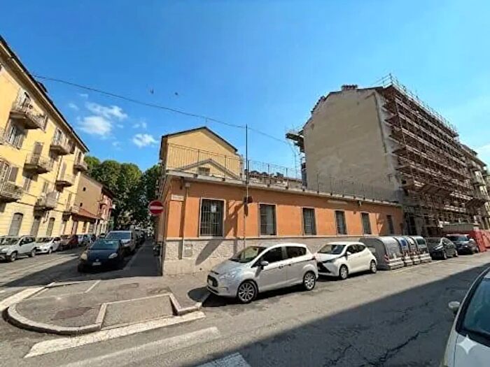 Appartamento trilocale in vendita in Via Arezzo, Torino