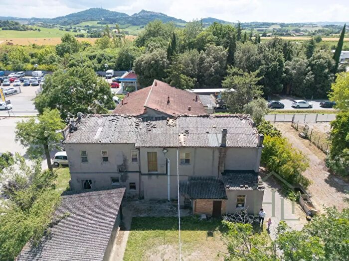 Appartamento con 10 locali in vendita in Via Emilia Cesena, Forlimpopoli