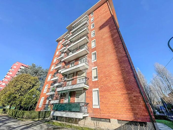 Appartamento trilocale in vendita in Via Genziane, Cusano Milanino