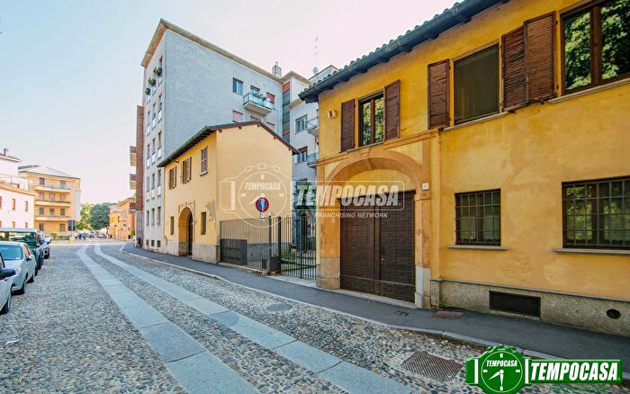 Appartamento trilocale in vendita in Piazza San Pietro in Ciel dOro, Pavia