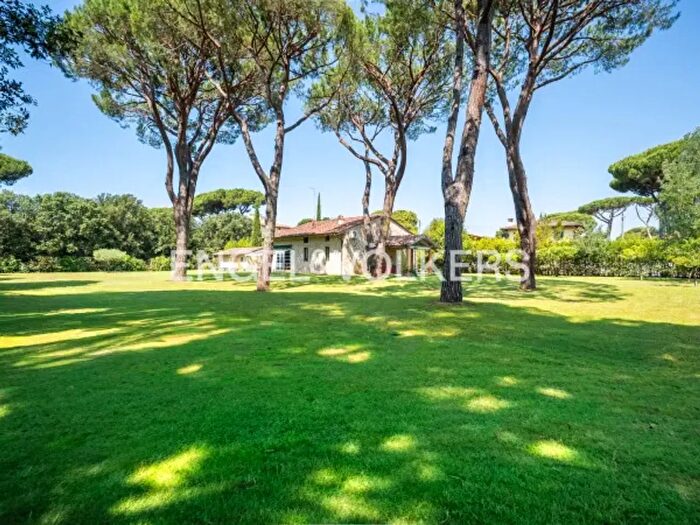 Casa con 6 locali in affitto in Via Firenze, Pietrasanta