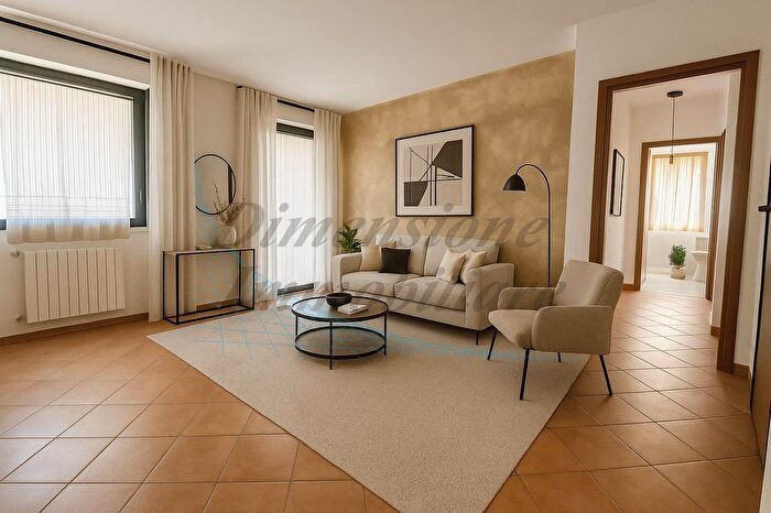 Appartamento con 5 locali in vendita in Via IV Novembre, Cecina