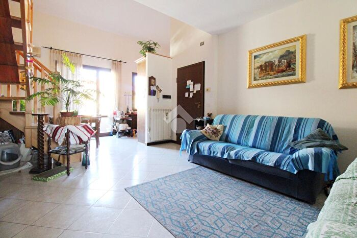 Appartamento trilocale in vendita in Via Daniele Manin, Prato