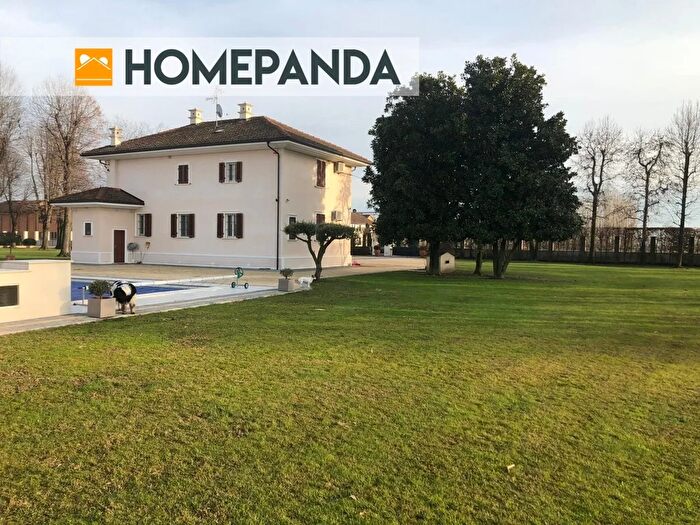 Casa con 7 locali in vendita in Santhià Vettignè, Santhia