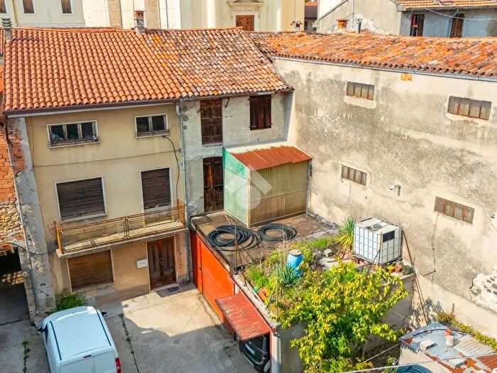 Appartamento trilocale in vendita in Via Roma, Montecchia Di Crosara