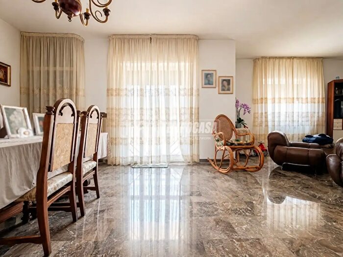 Appartamento trilocale in vendita in Via Tenente Pino Pugliese, Sammichele Di Bari