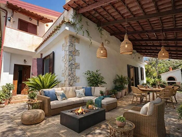 Casa con 5 locali in vendita in Strada Cominale dei Francesi Pizzo Calabro, Pizzo