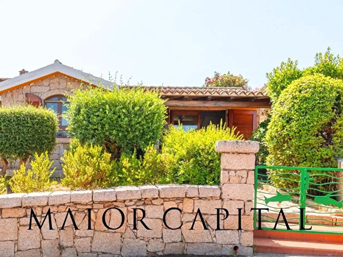 Casa con 5 locali in vendita in Aglientu