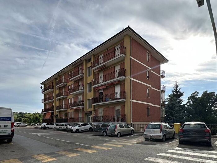 Appartamento trilocale in affitto in Piazza Medici del Vascello, Centro, Costigliole d'Asti