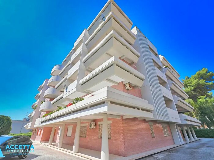 Appartamento quadrilocale in vendita in Via Galera Montefusco, Taranto