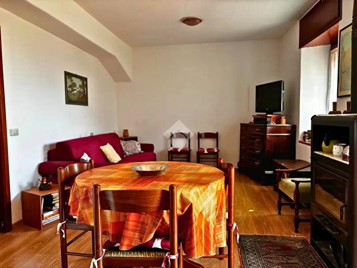 Casa bilocale in vendita in Via S Pietro, Lozio