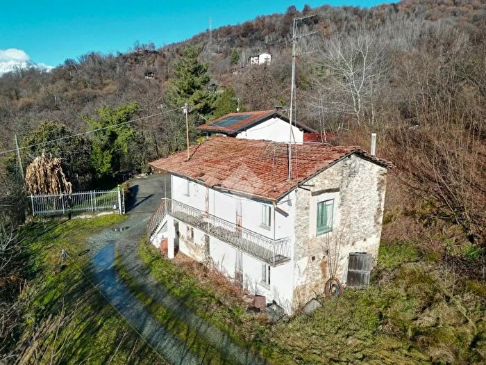 Casa quadrilocale in vendita in Via Vecchia della Valle, Revello