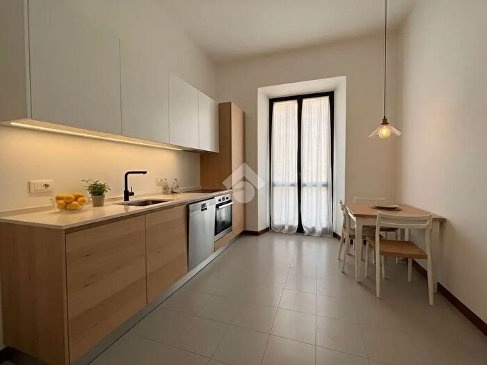 Appartamento con 5 locali in vendita in Via Giovanni Pascoli, Massa