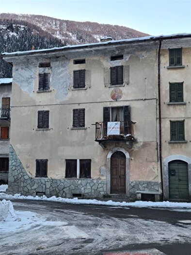 Casa con 10 locali in vendita in Via Corti, Campodolcino