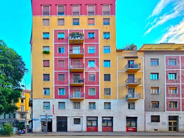 Appartamento quadrilocale in affitto in Via Alserio, Milano