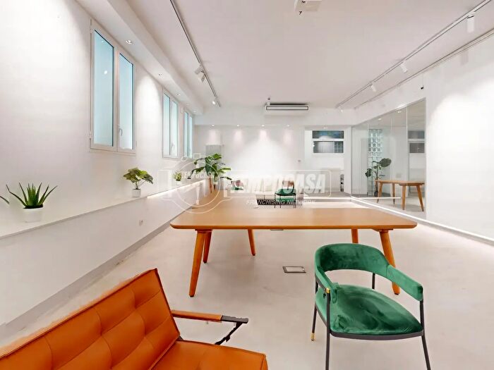 Appartamento con 6 locali in vendita in Via Mauro Macchi, Milano