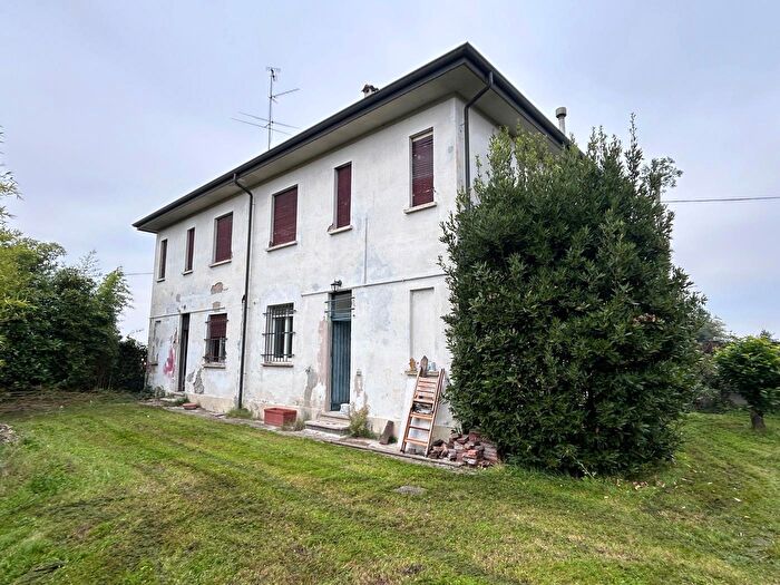 Casa con 8 locali in vendita in Borgo San Siro, Zerbolo