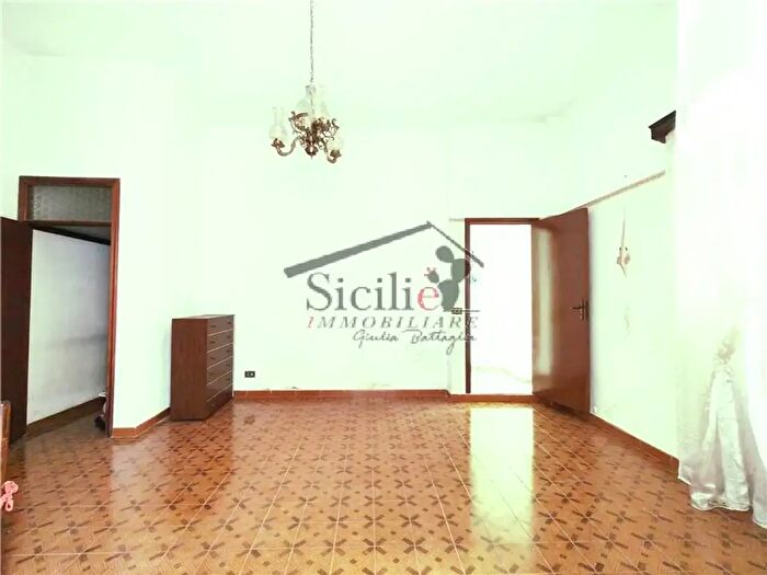 Casa con 5 locali in vendita in Scicli